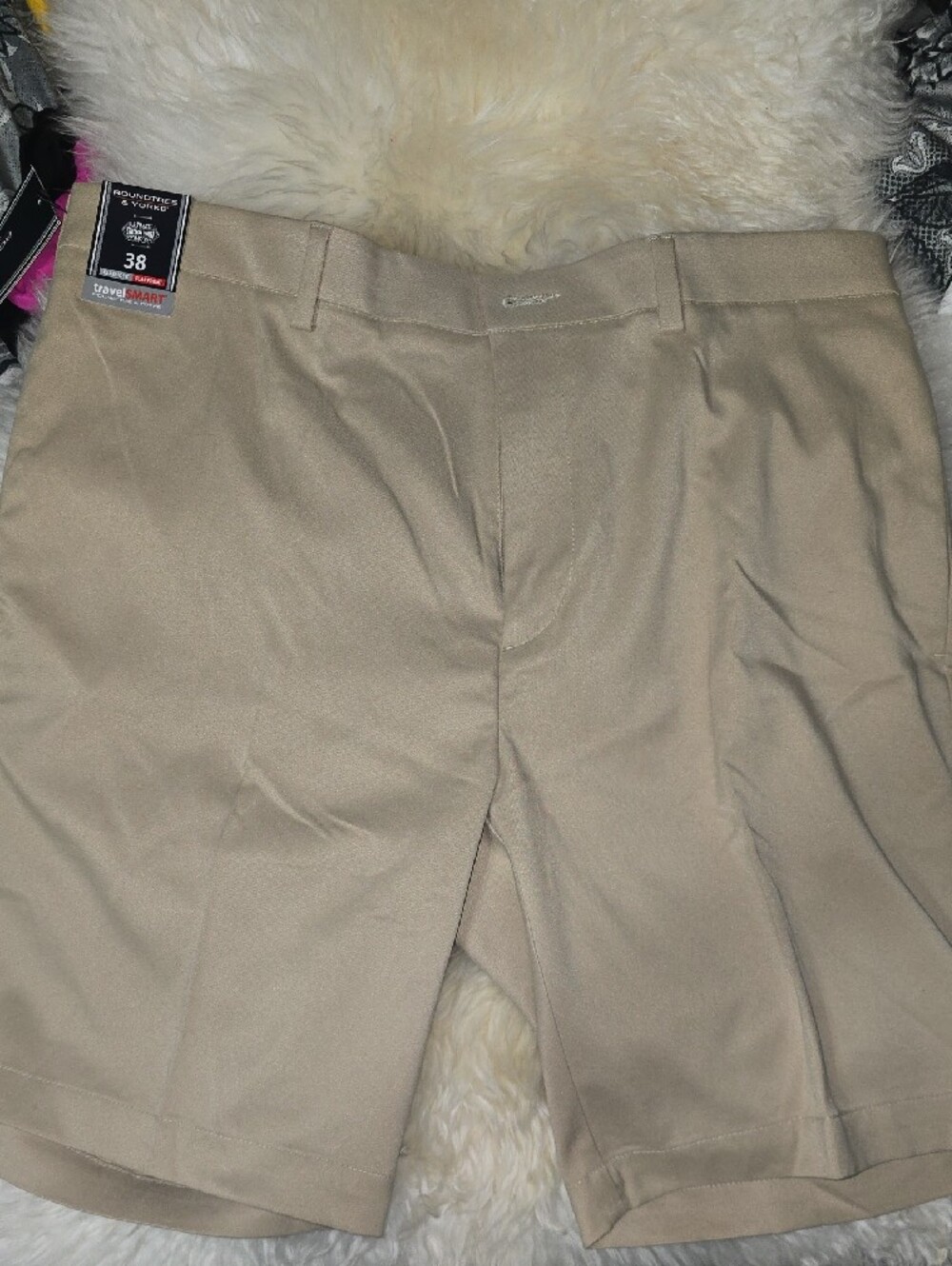 Roundtree & Yorke Travel Smart Men's Khaki Shorts - Picture 2 of 3